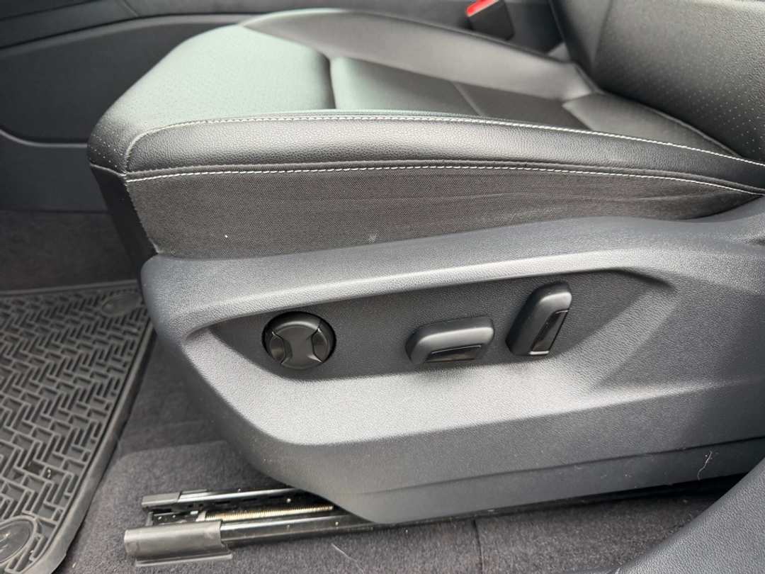 2023 Volkswagen Atlas 3.6L V6 SE w/Technology - Image 15