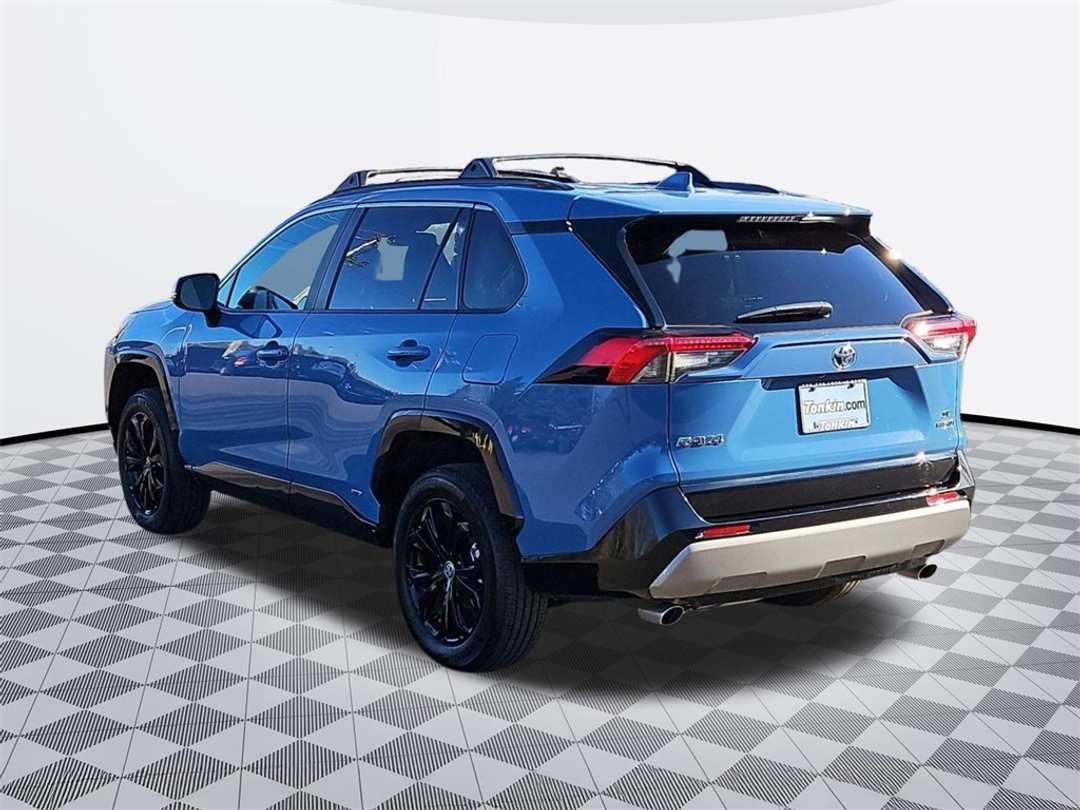 2023 Toyota Rav4 SE - Image 4
