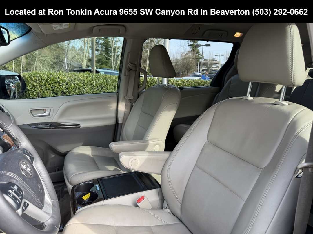 2017 Toyota Sienna XLE - Image 14