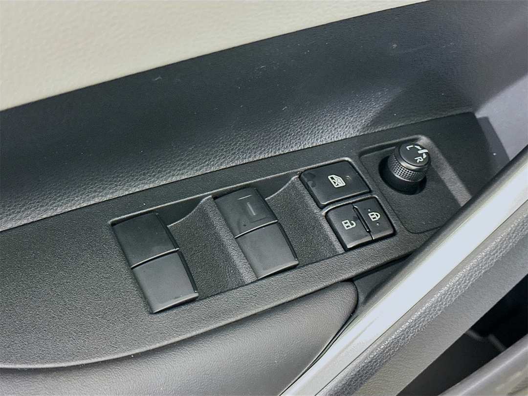 2026 Toyota Corolla Cross L - Image 18