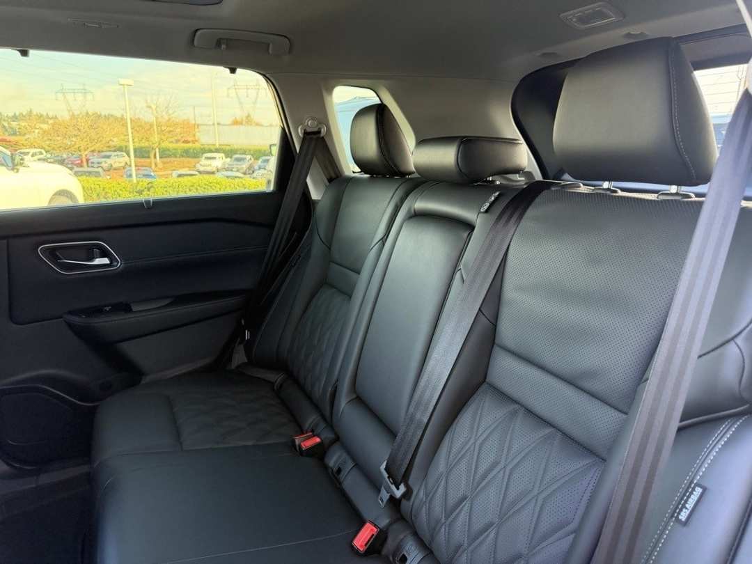 2026 Nissan Rogue Platinum - Image 34
