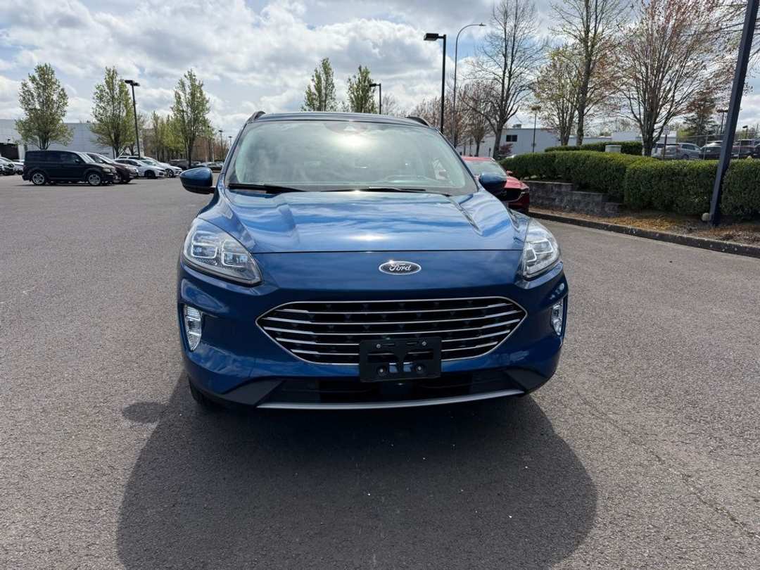2022 Ford Escape Titanium - Image 2