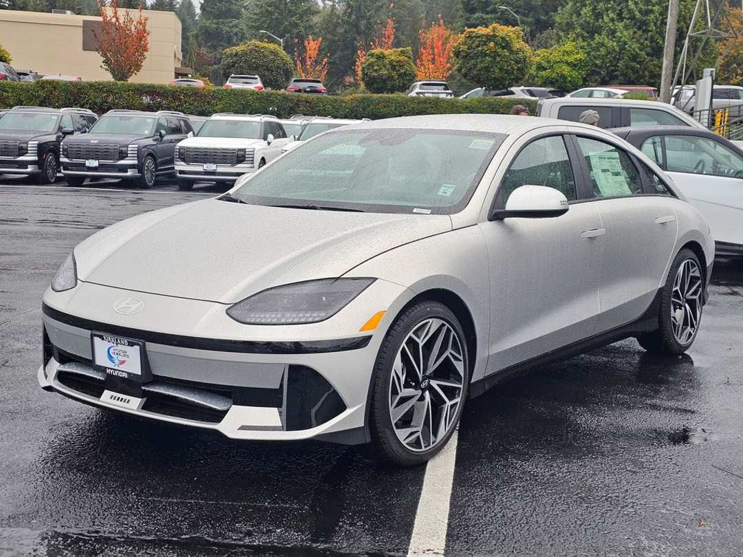 2025 Hyundai Ioniq 6 SEL - Image 3