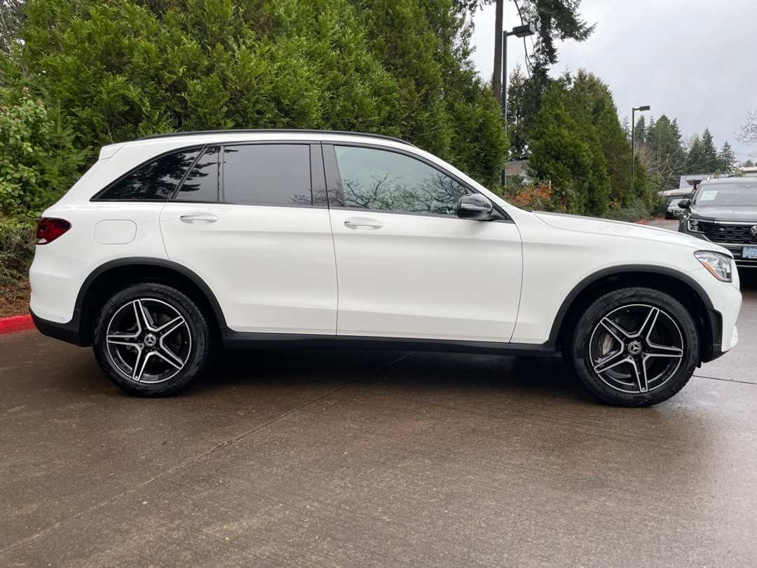 2022 Mercedes-Benz GLC GLC 300 - Image 4