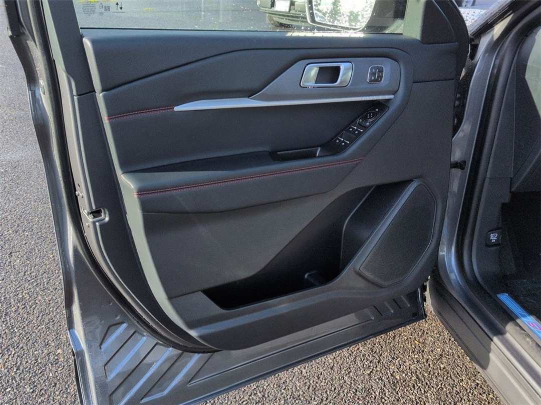 2026 Ford Explorer STLine - Image 9