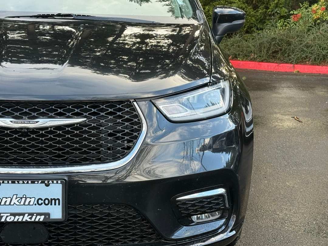 2023 Chrysler Pacifica Touring L - Image 3