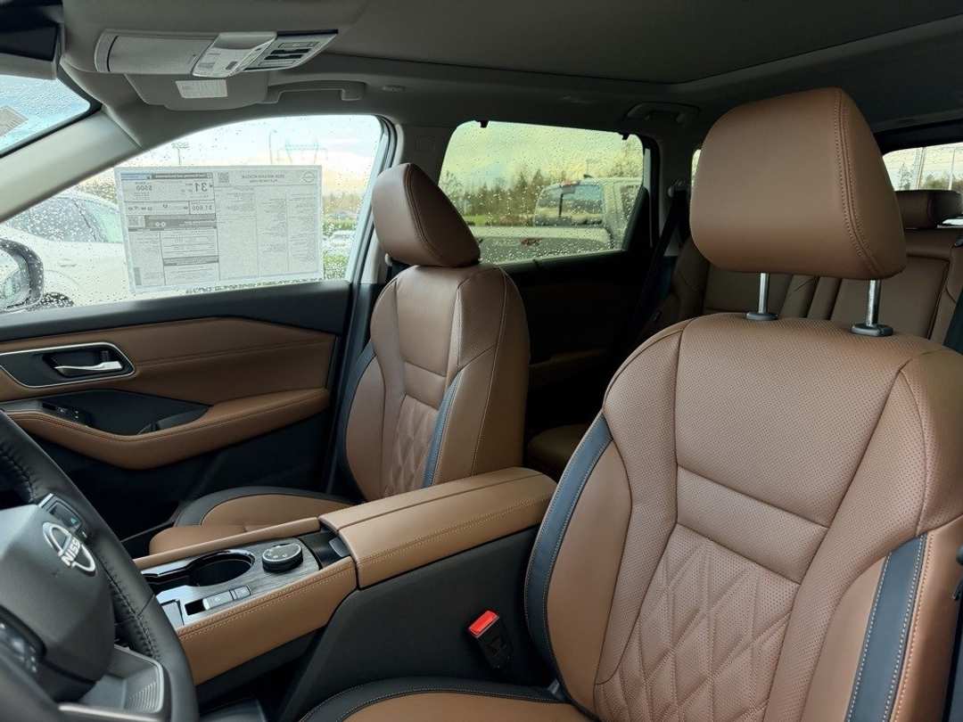 2026 Nissan Rogue Platinum - Image 15