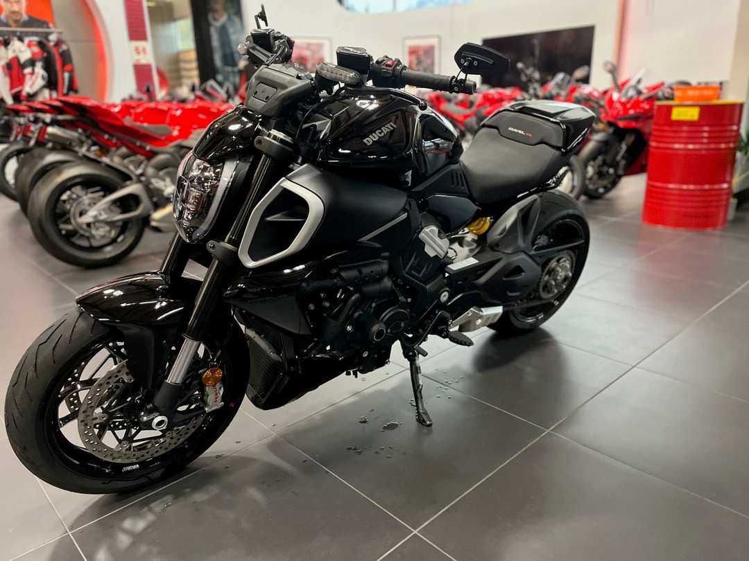2024 Ducati Diavel V4 - Image 6