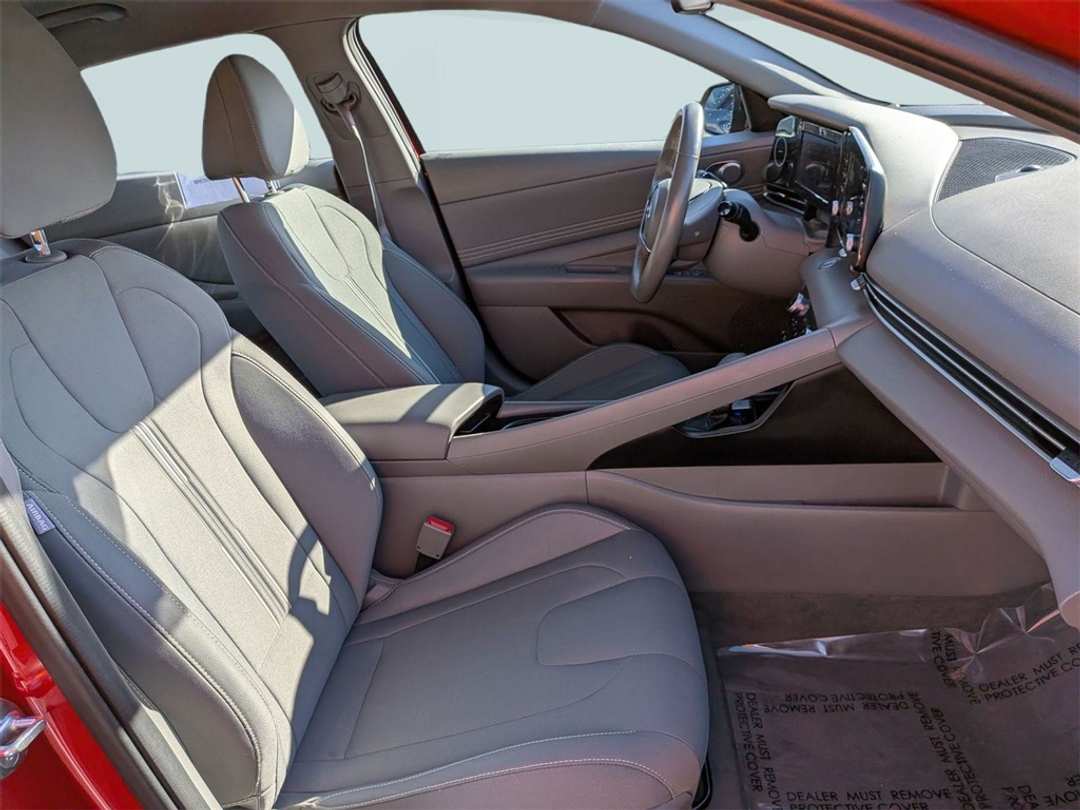 2022 Hyundai Elantra SEL - Image 29