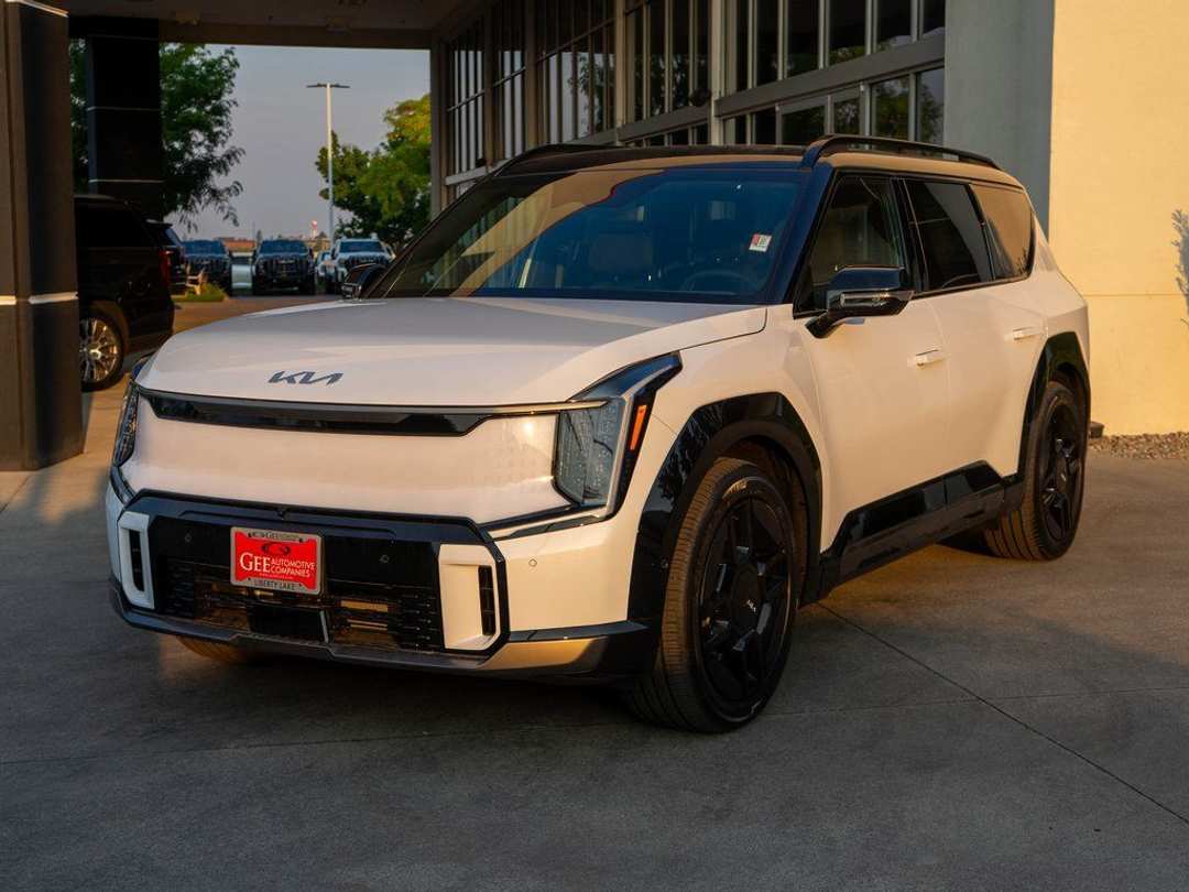 2026 Kia Ev9 GTLine - Image 3