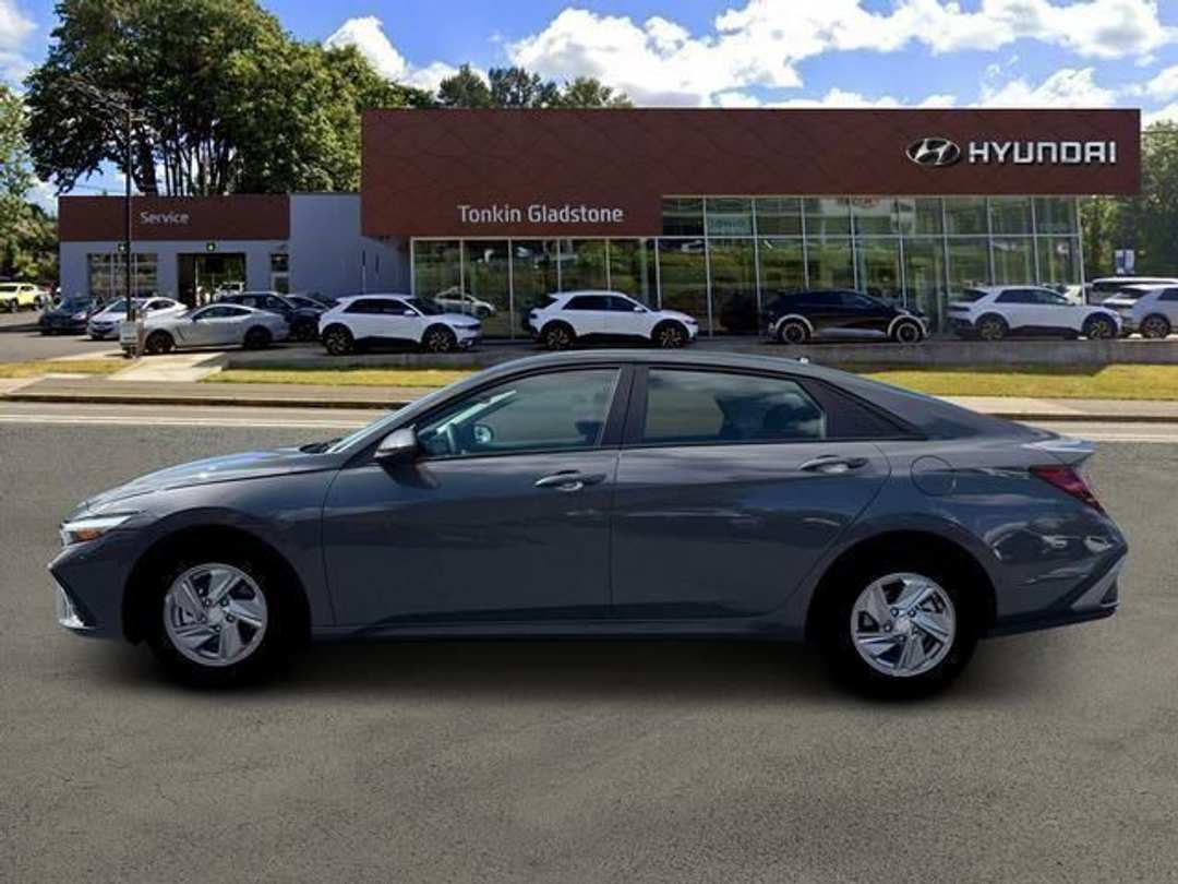 2026 Hyundai Elantra SE - Image 3