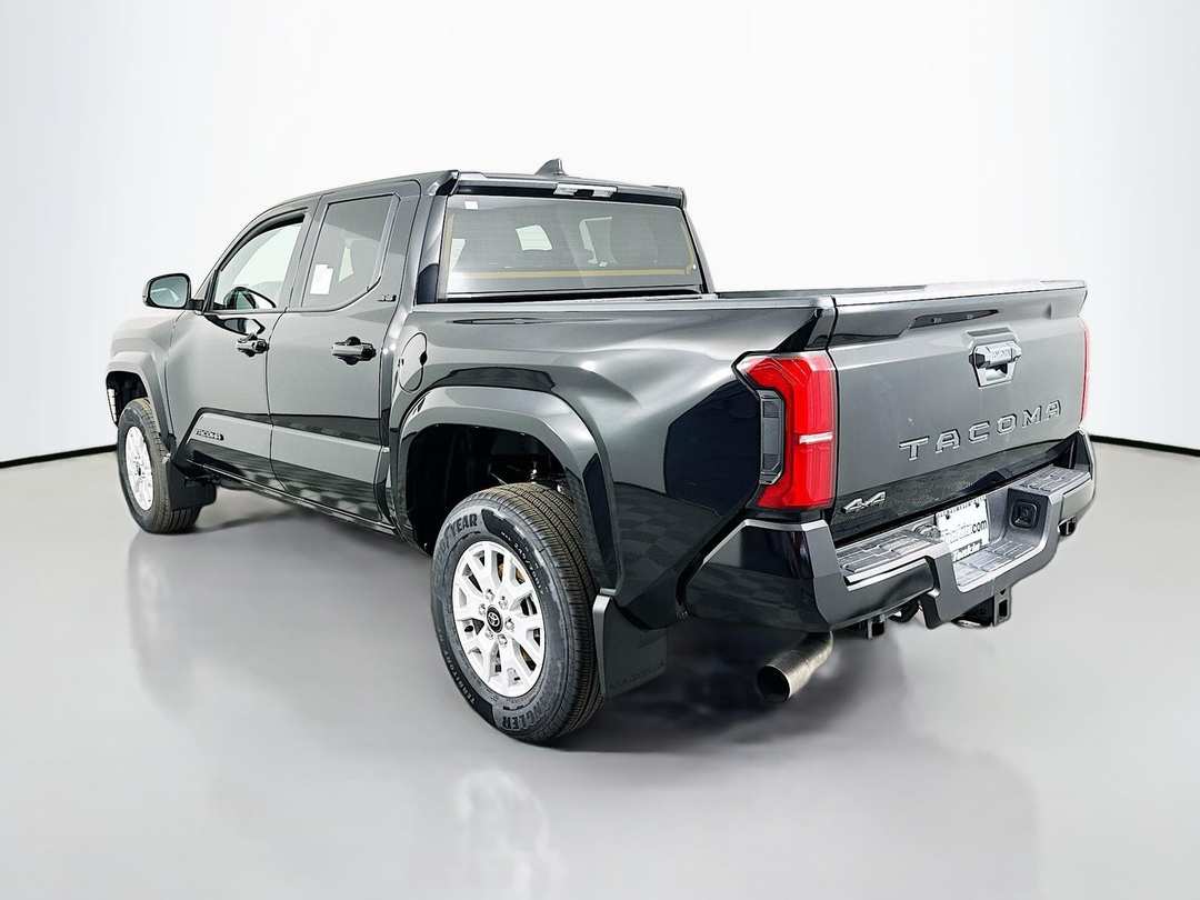 2025 Toyota Tacoma SR5 - Image 5