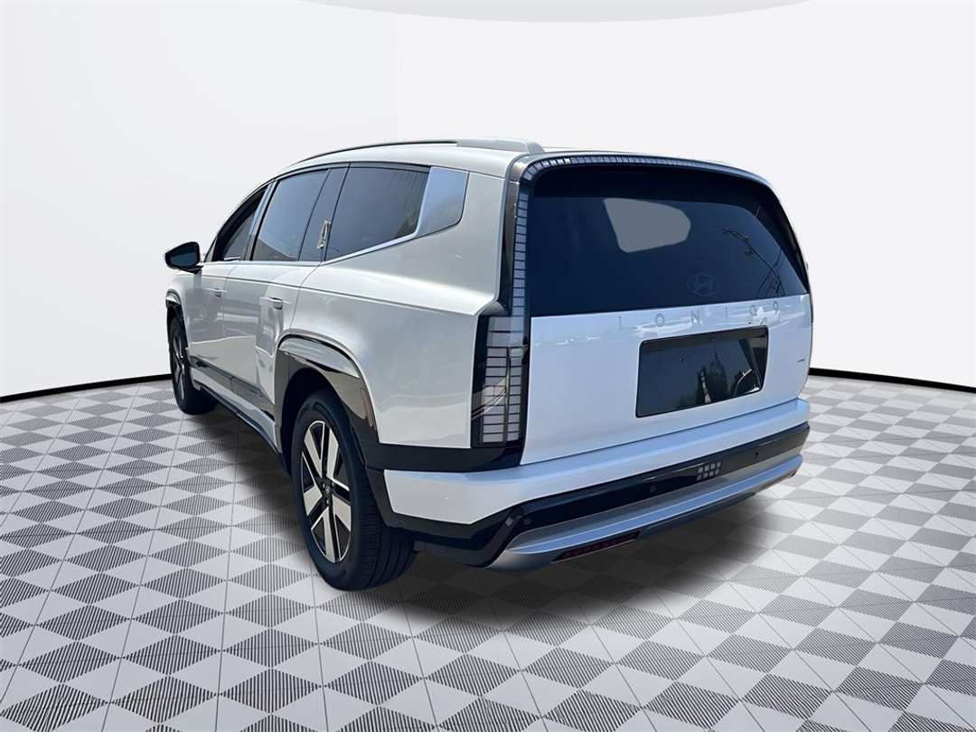 2026 Hyundai Ioniq 9 SEL - Image 8