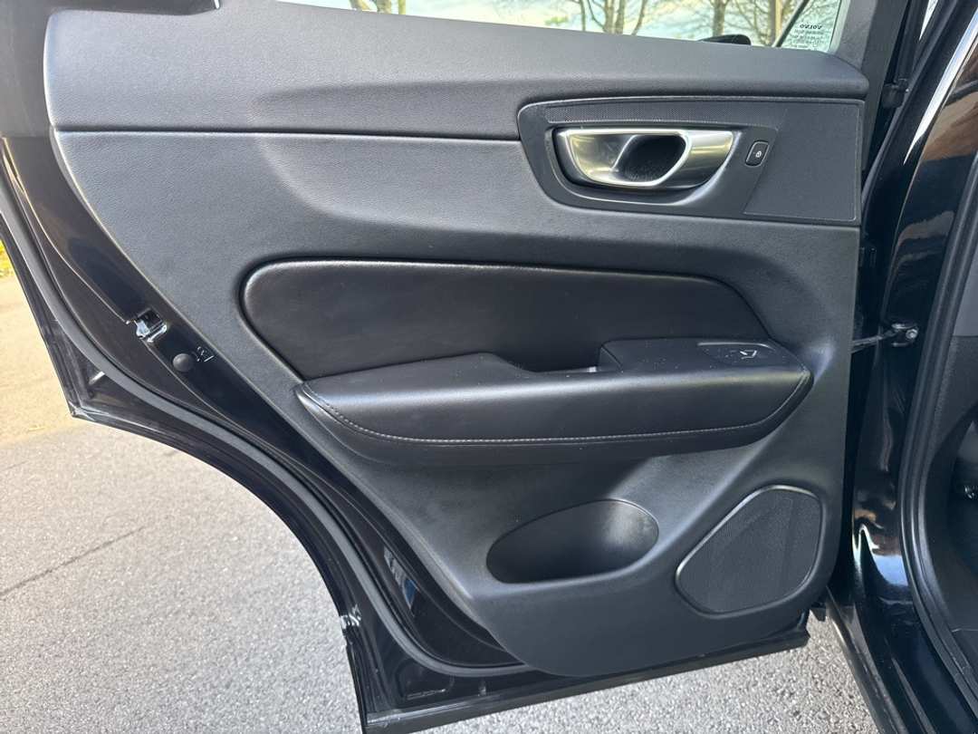 2023 Volvo Xc60 B5 Plus Dark Theme - Image 16