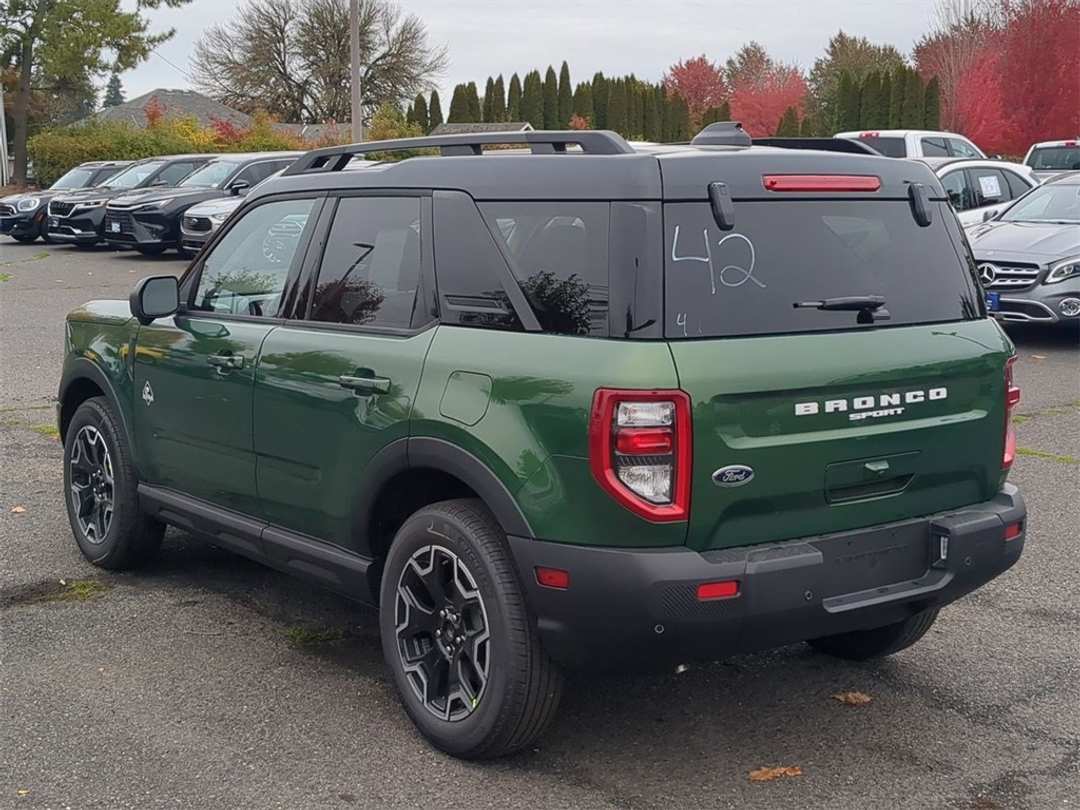 2025 Ford Bronco Sport Outer Banks - Image 3