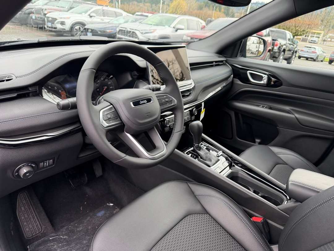 2026 Jeep Compass Latitude - Image 19