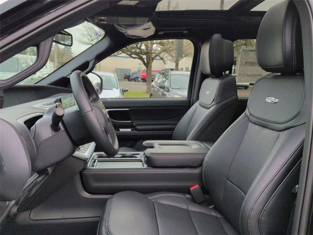 2026 Ford Expedition Platinum - Image 13