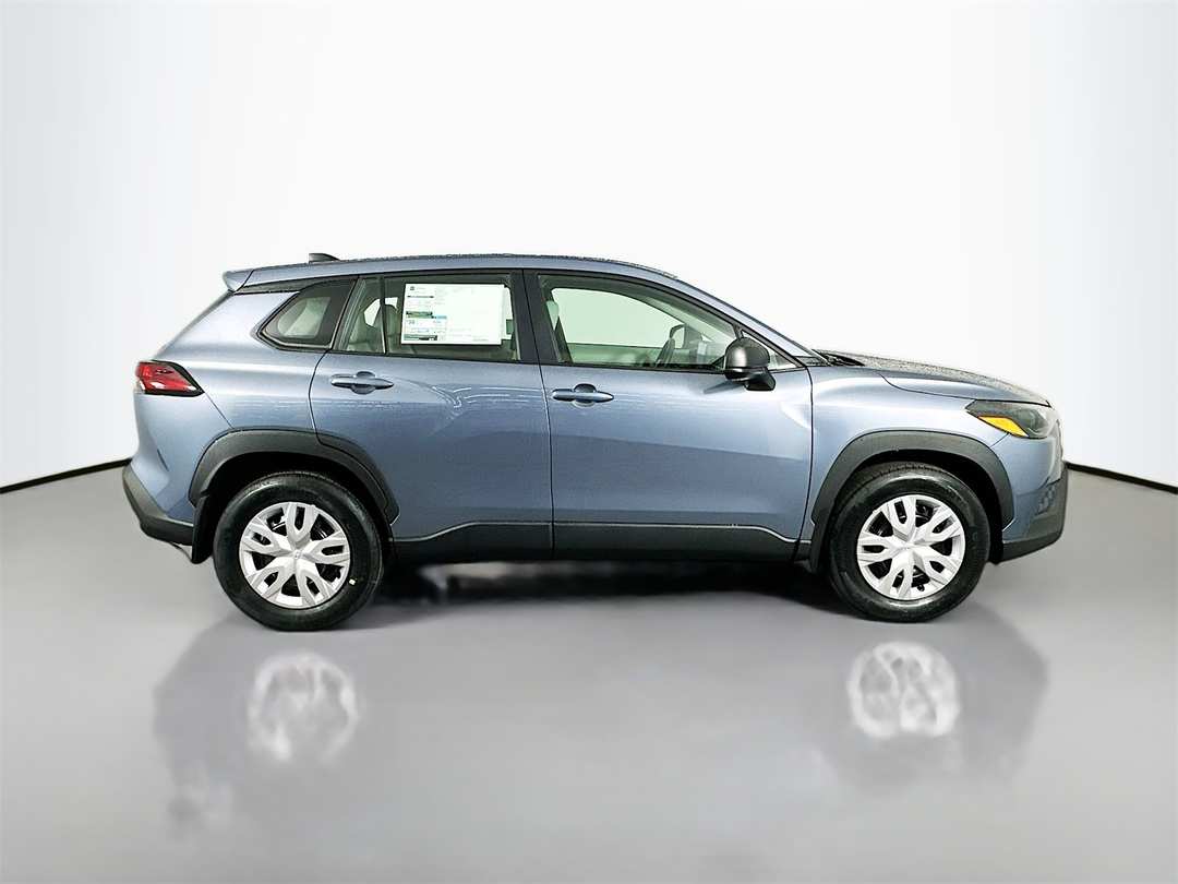 2026 Toyota Corolla Cross L - Image 8