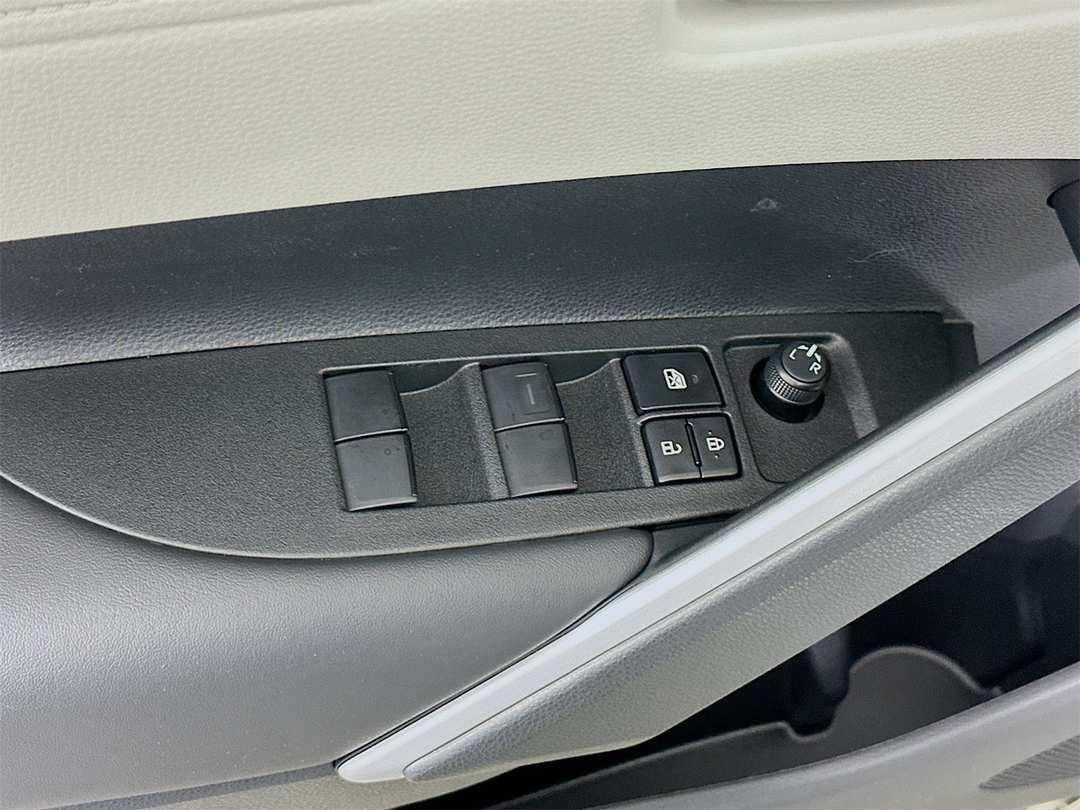 2026 Toyota Corolla Cross L - Image 18