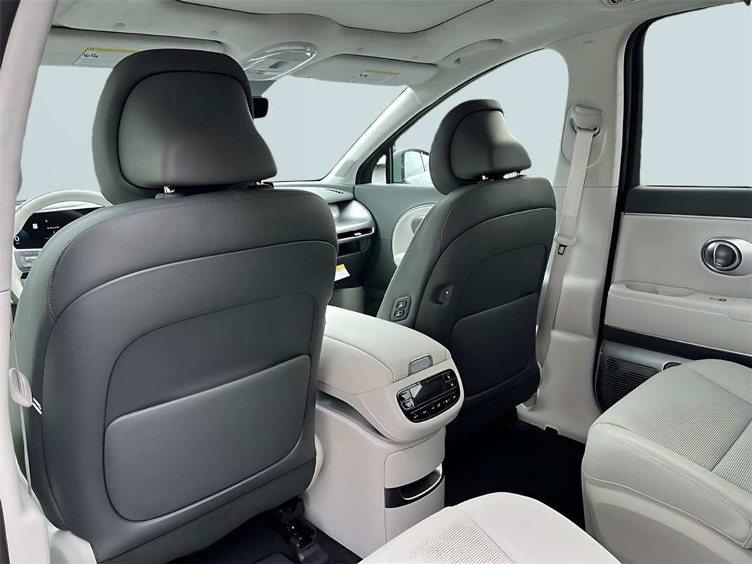 2026 Hyundai Ioniq 9 Performance Calligraphy - Image 30