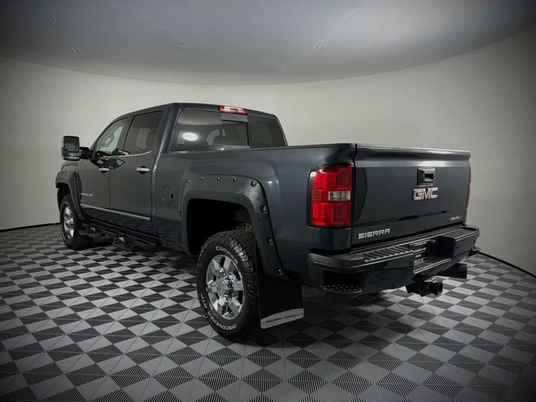 2019 GMC Sierra 2500Hd Denali - Image 3