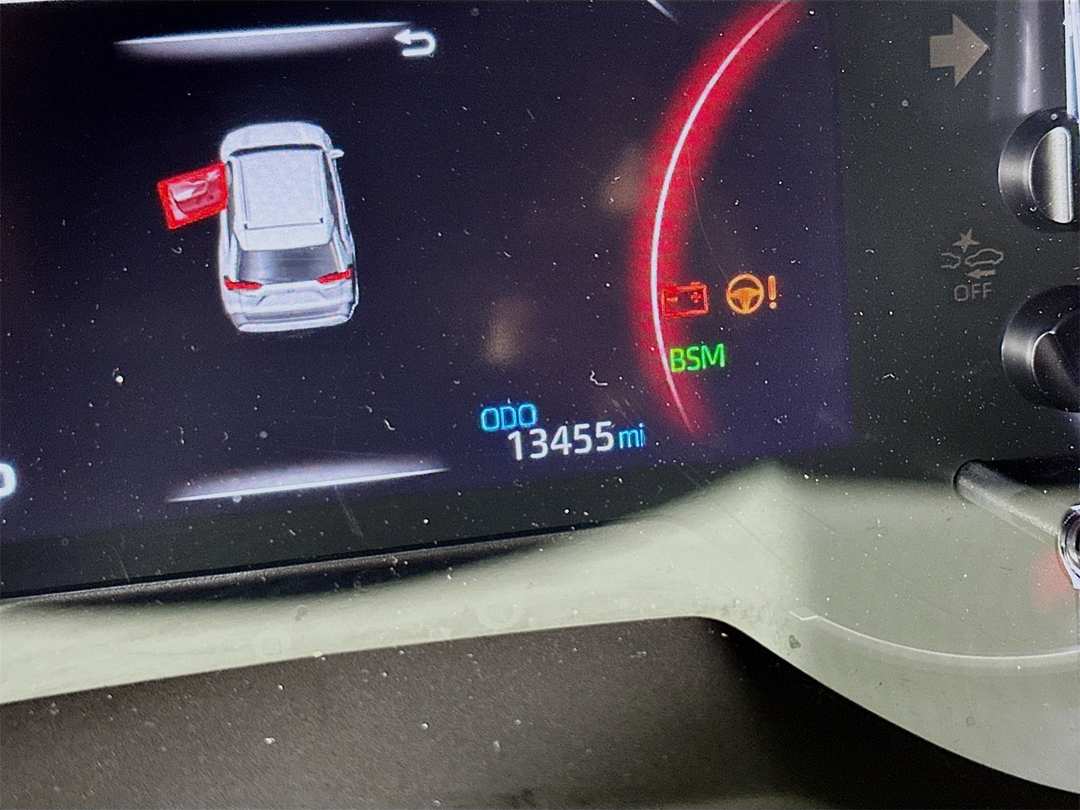 2024 Toyota Rav4 XLE - Image 12