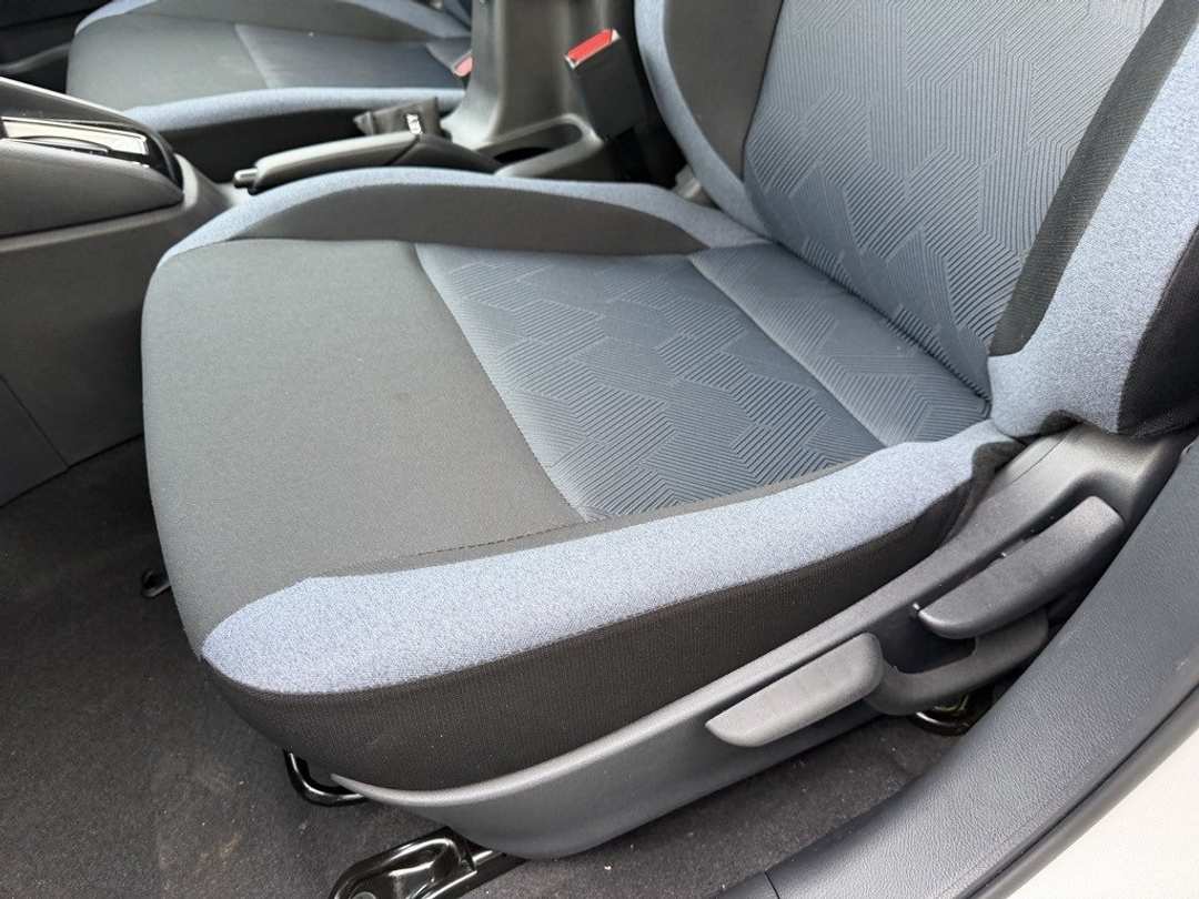 2025 Nissan Versa 1.6 SV - Image 14