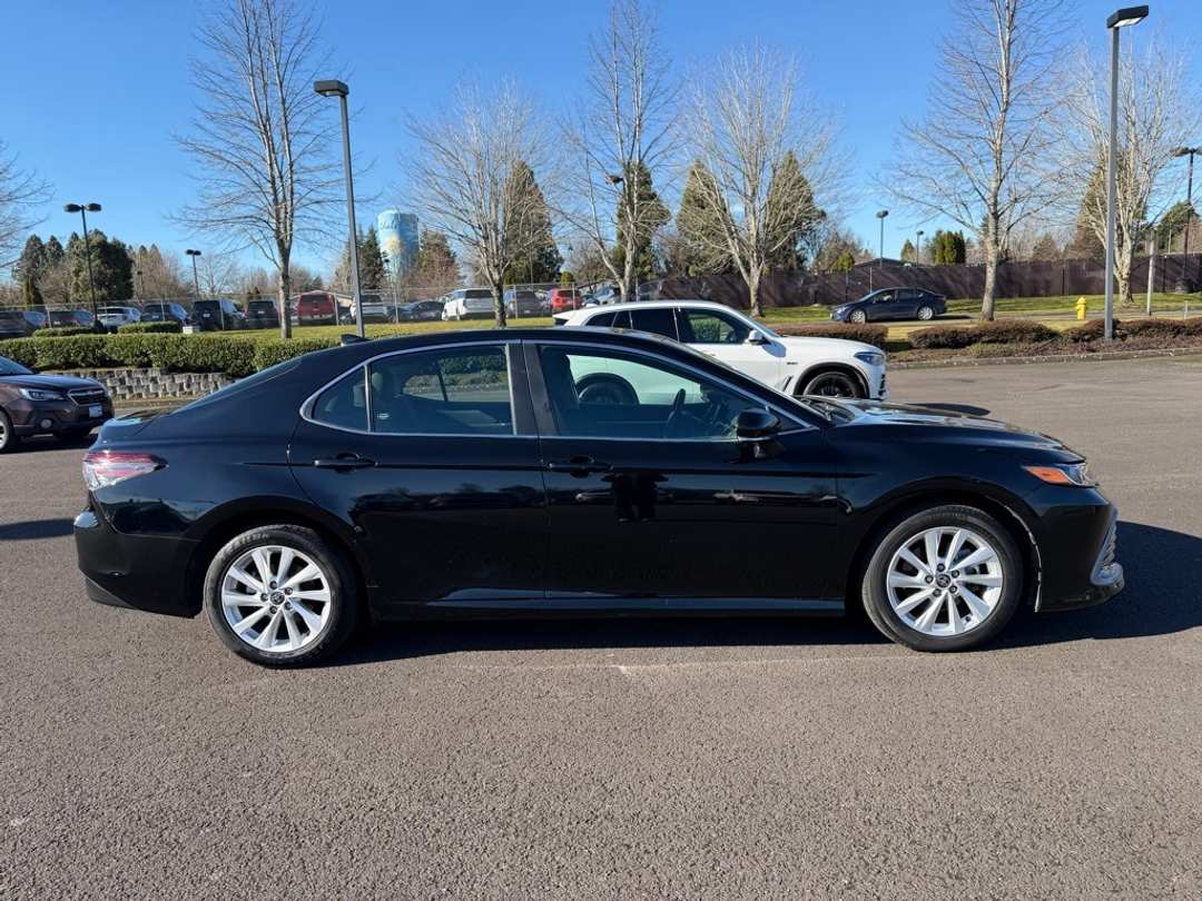 2024 Toyota Camry LE - Image 10