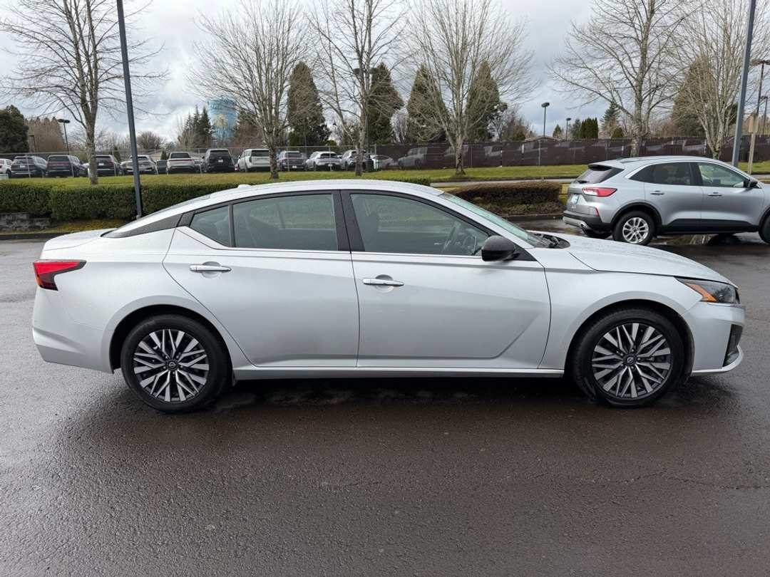 2024 Nissan Altima 2.5 SV - Image 9