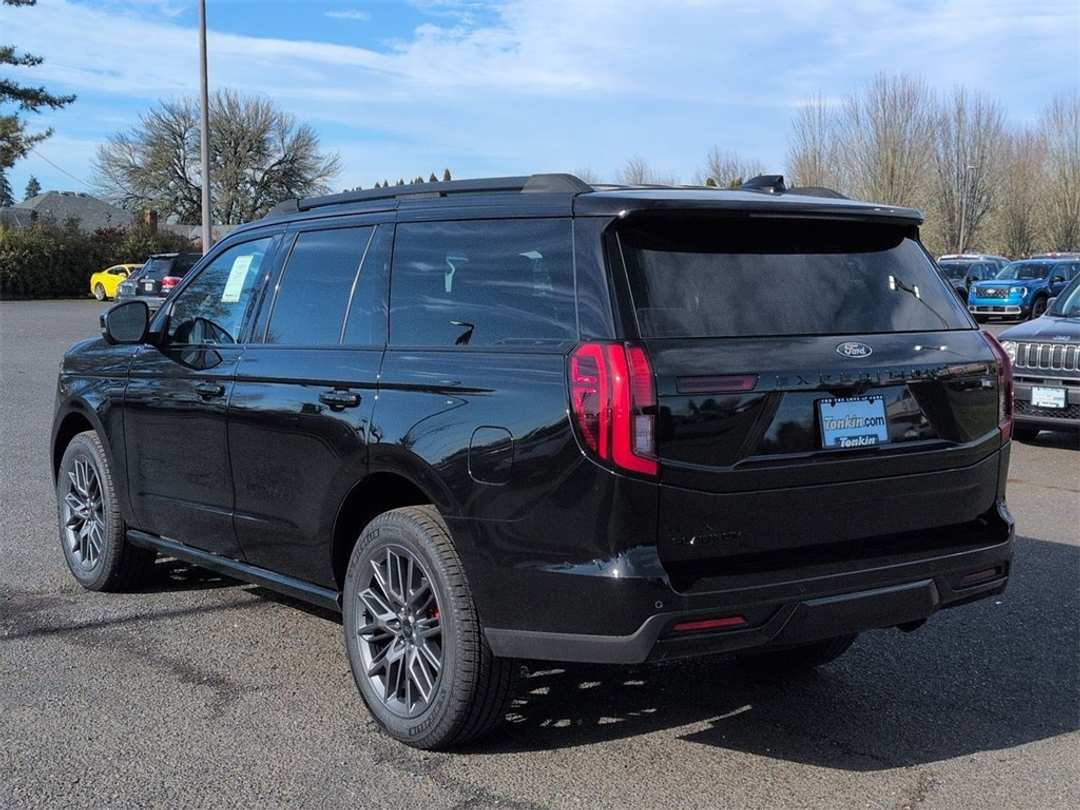 2025 Ford Expedition Platinum - Image 3