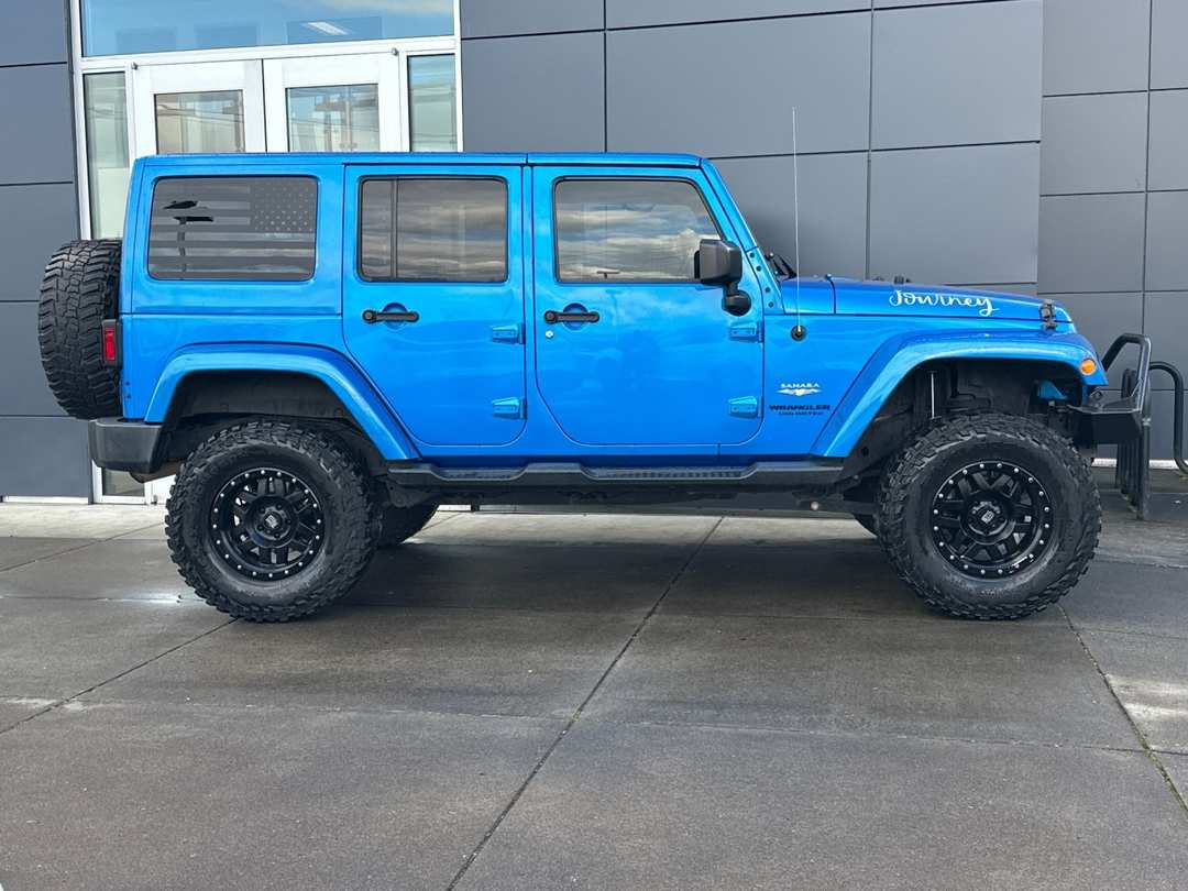2015 Jeep Wrangler Unlimited Sahara - Image 2