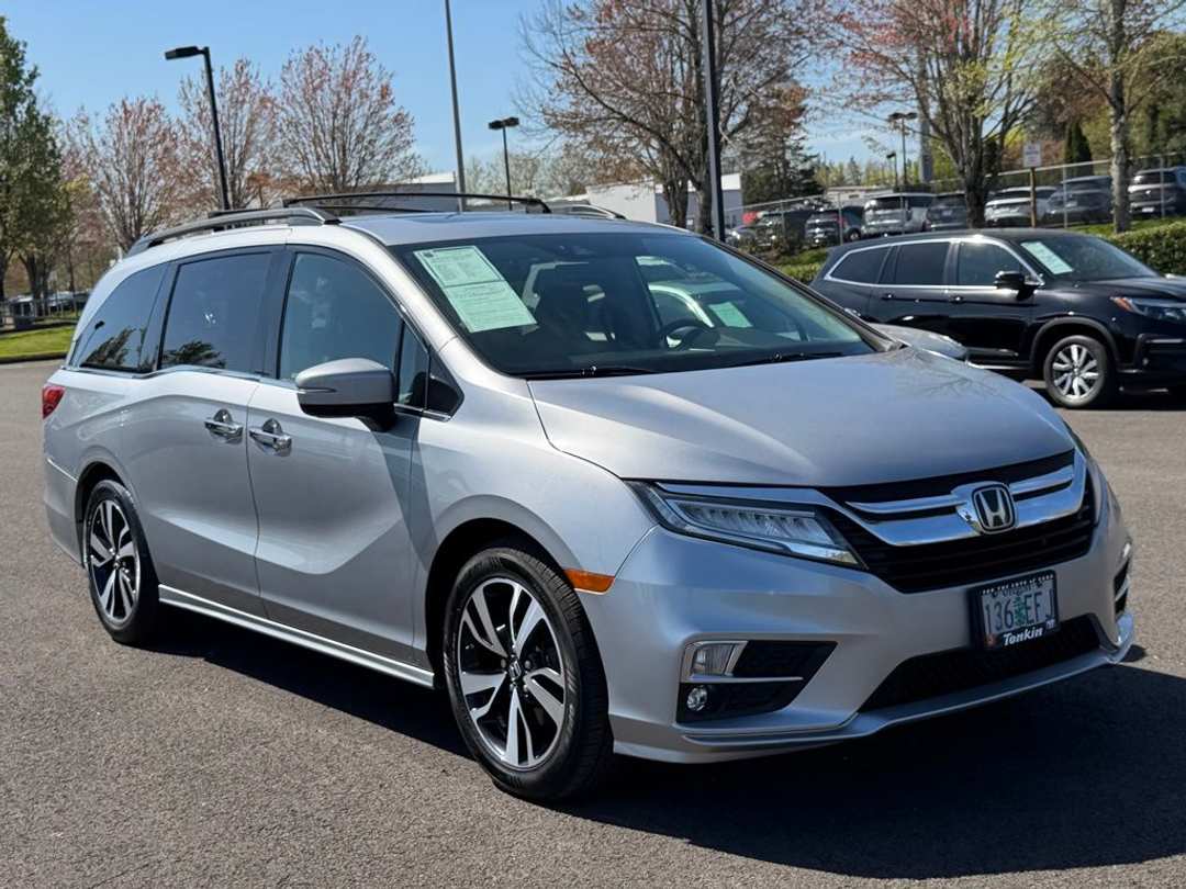 2018 Honda Odyssey Elite - Image 2