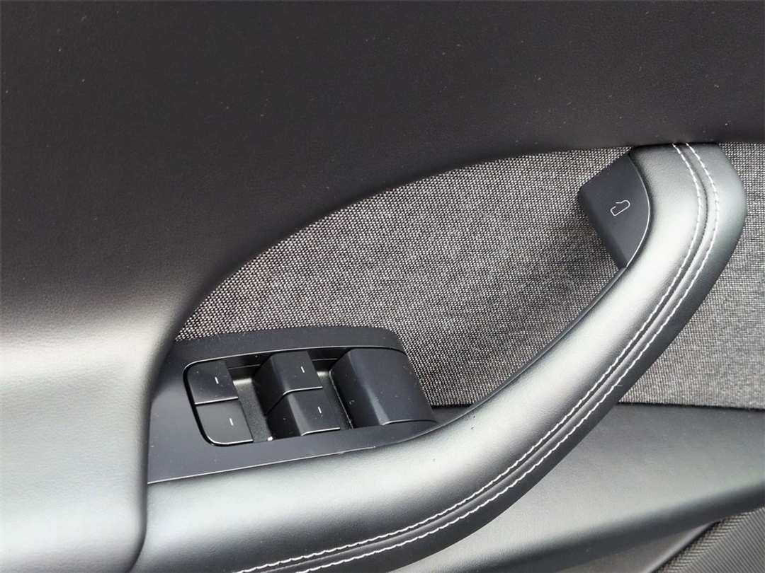 2024 Tesla Model X Base - Image 10