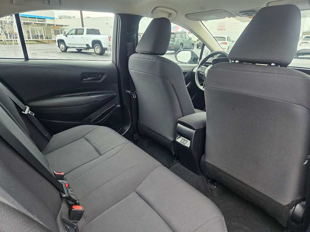 2025 Toyota Corolla LE - Image 33