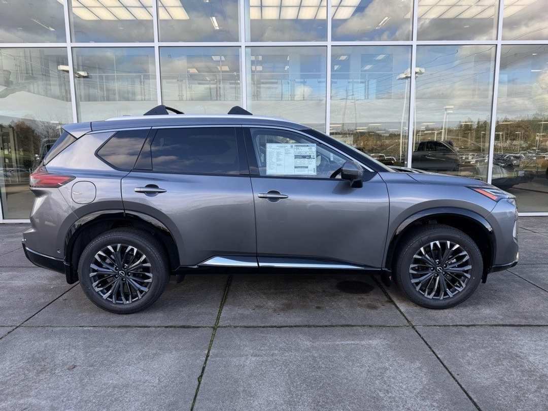 2026 Nissan Rogue Platinum - Image 8