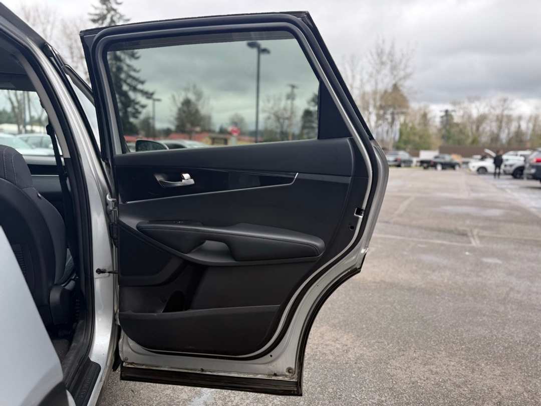 2017 Kia Sorento LX - Image 21