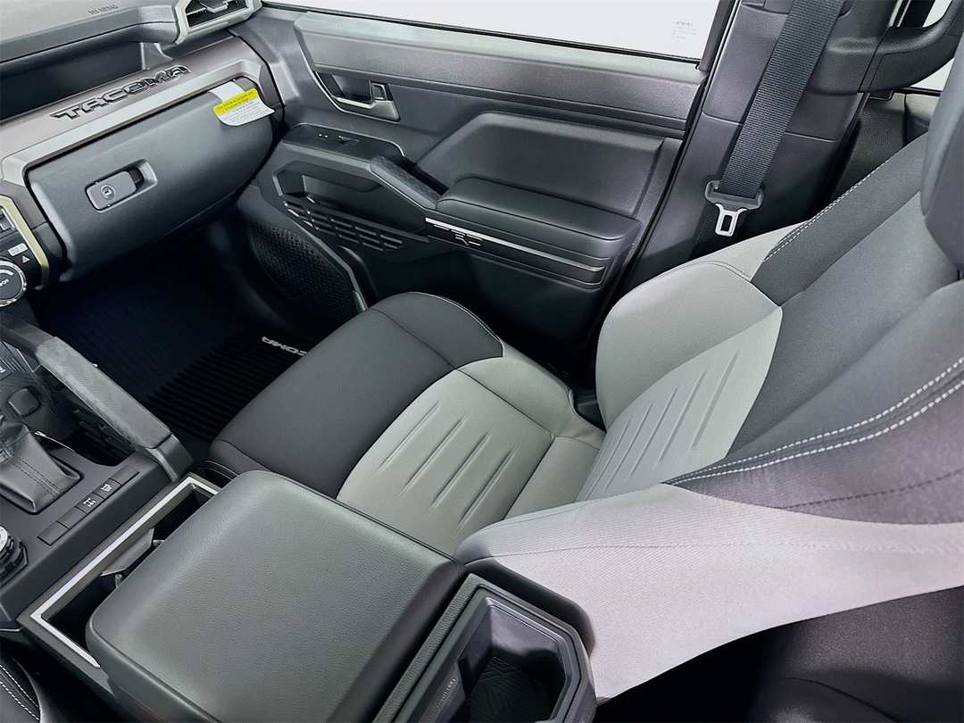 2025 Toyota Tacoma TRD Off Road - Image 25
