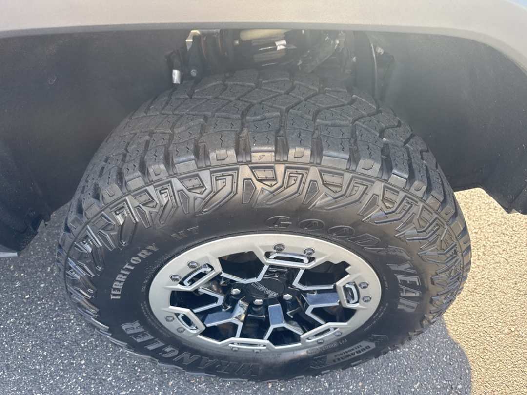 2023 GMC Canyon AT4X - Image 10