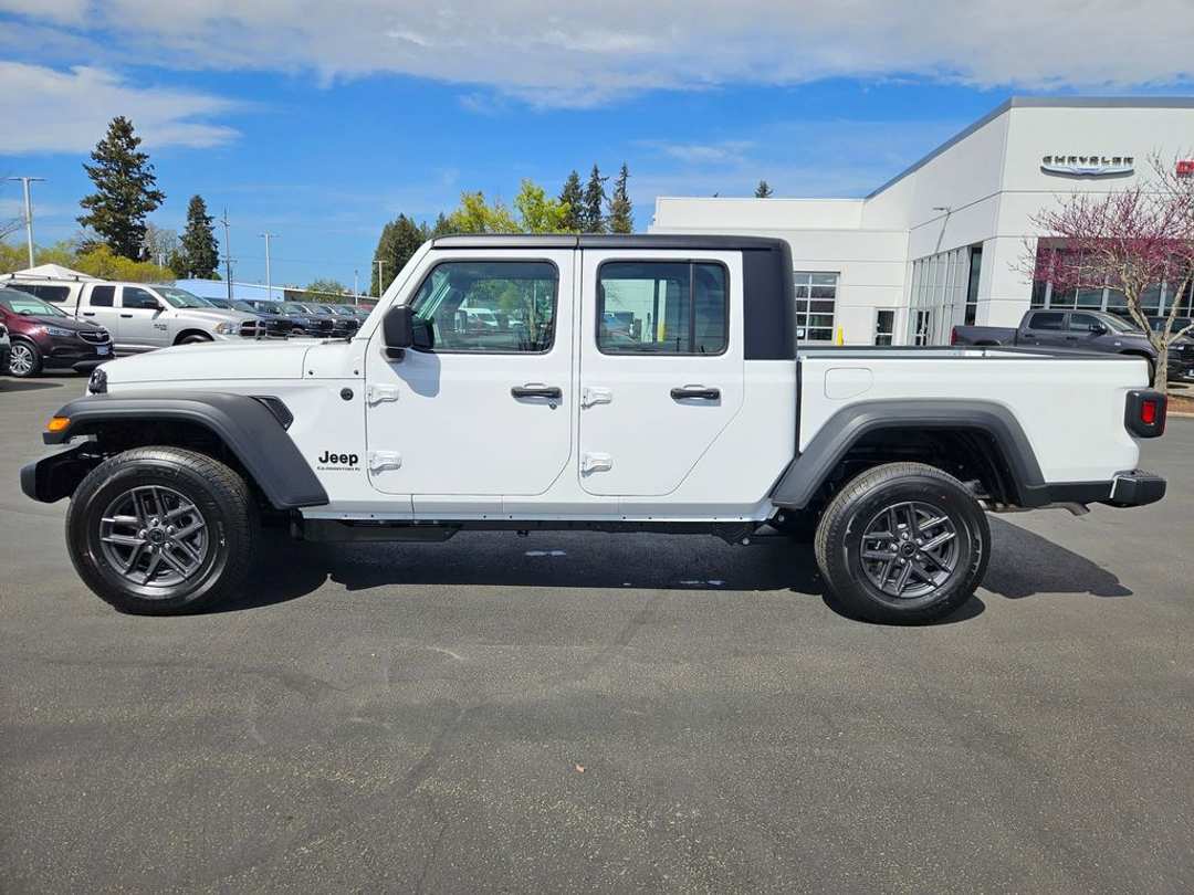 2026 Jeep Gladiator Sport - Image 3
