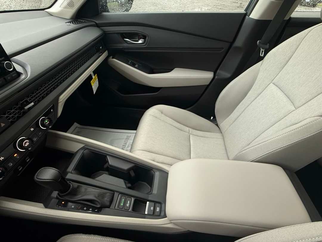 2025 Honda Accord SE - Image 28