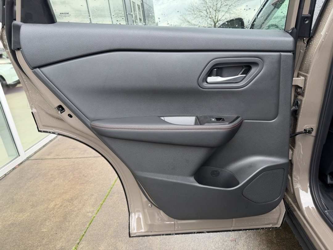 2026 Nissan Rogue Rock Creek - Image 29