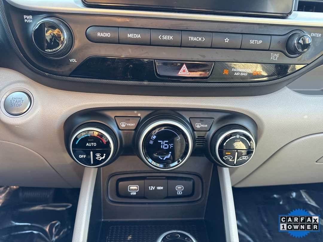 2025 Hyundai Venue SEL - Image 18