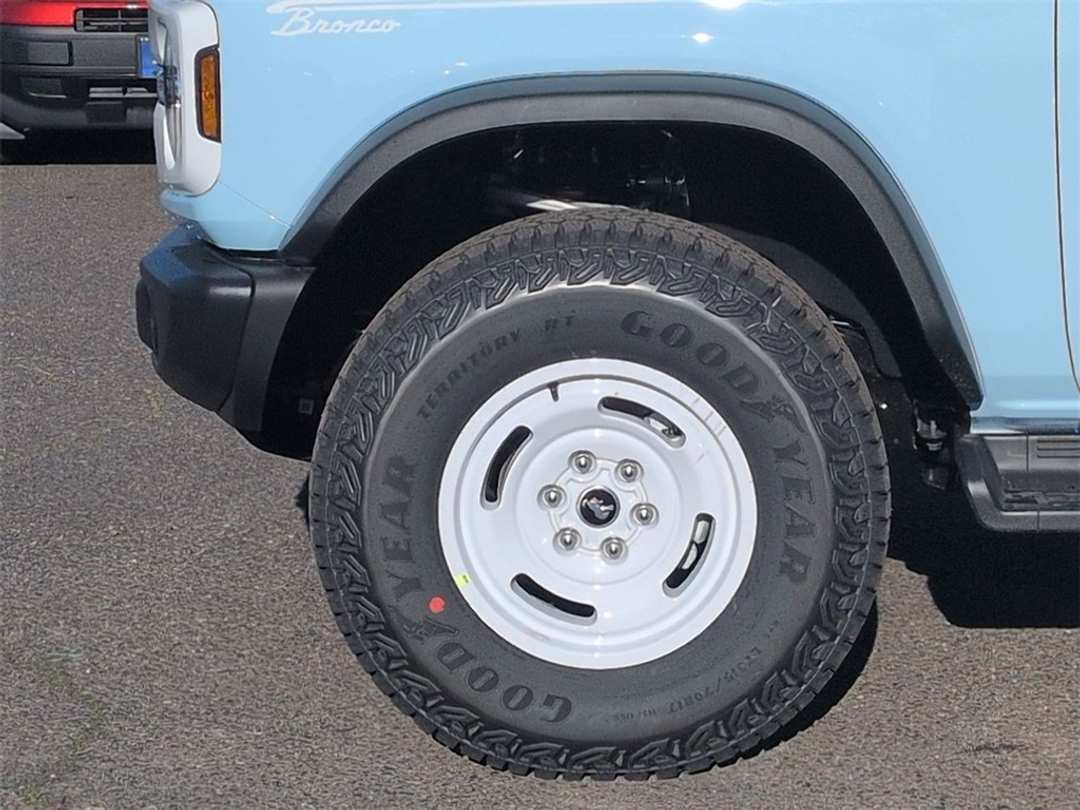 2025 Ford Bronco Heritage Edition - Image 32