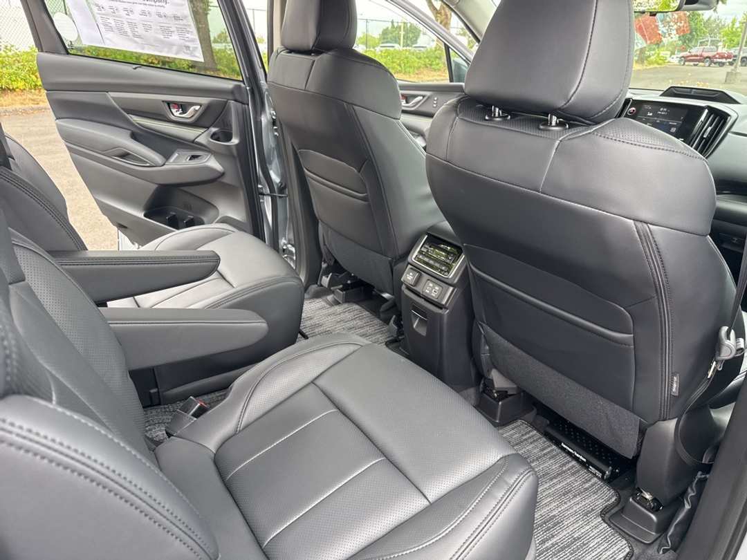 2025 Subaru Ascent Onyx Edition Touring - Image 33