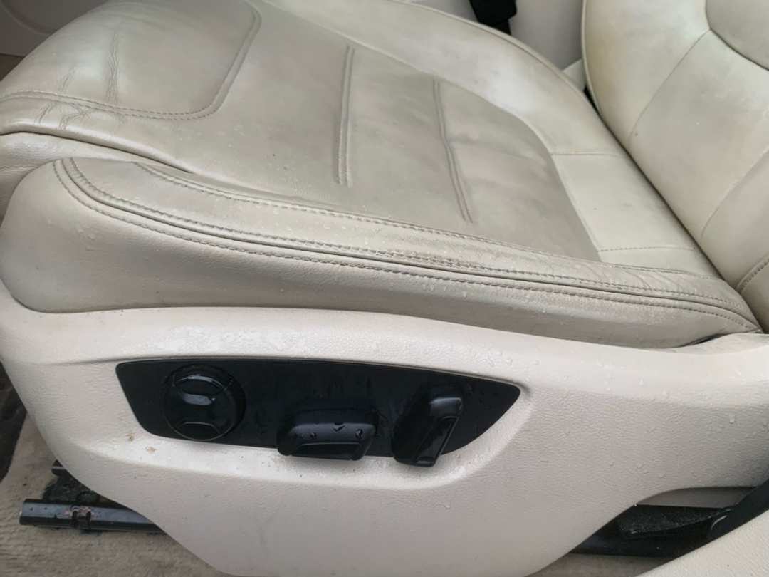 2012 Volkswagen Touareg V6 TDI - Image 11