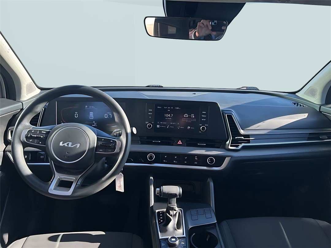 2023 Kia Sportage LX - Image 18