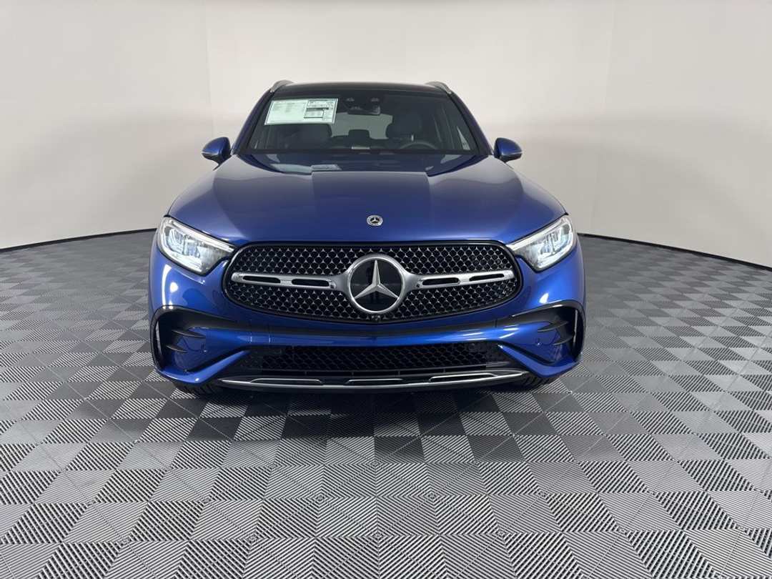 2026 Mercedes-Benz GLC 300 - Image 2