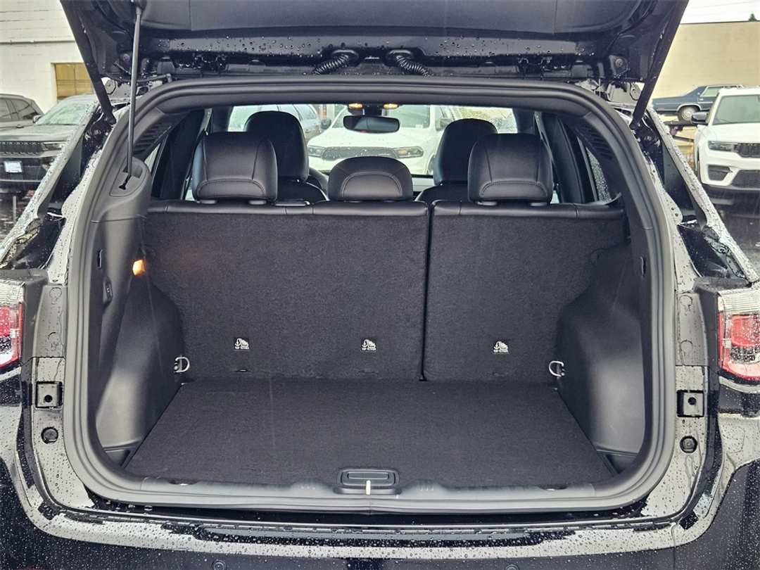 2026 Jeep Compass Trailhawk - Image 30