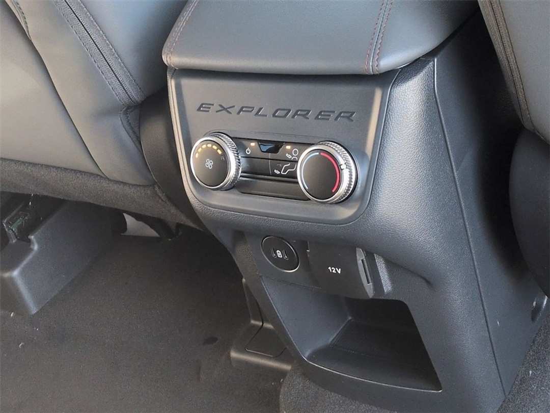 2026 Ford Explorer Active - Image 30