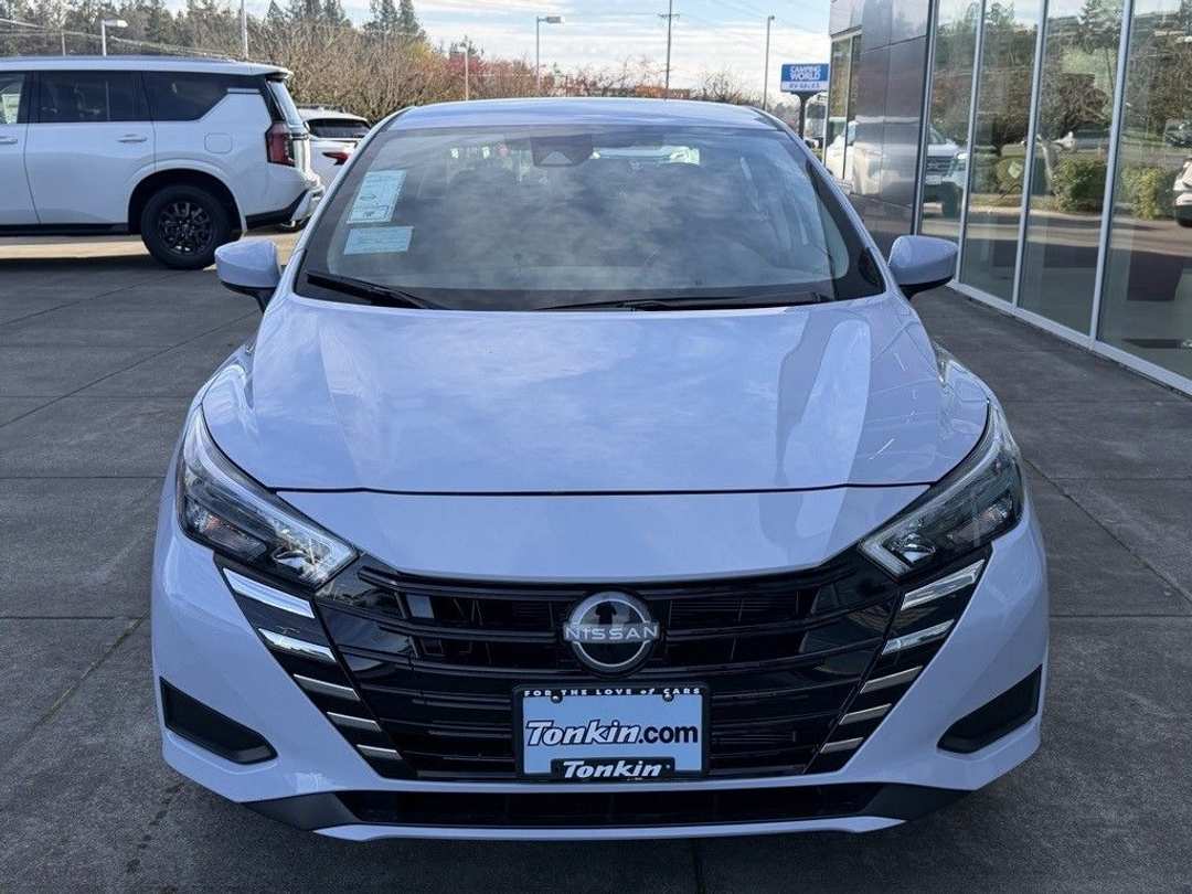 2025 Nissan Versa 1.6 SV - Image 3